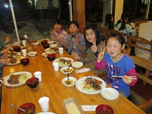 みんなで食べるごはんは美味しい!