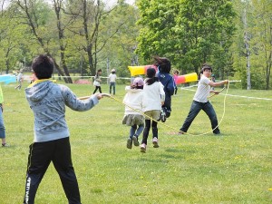 風を感じながらの大なわとびは気持ちいい！